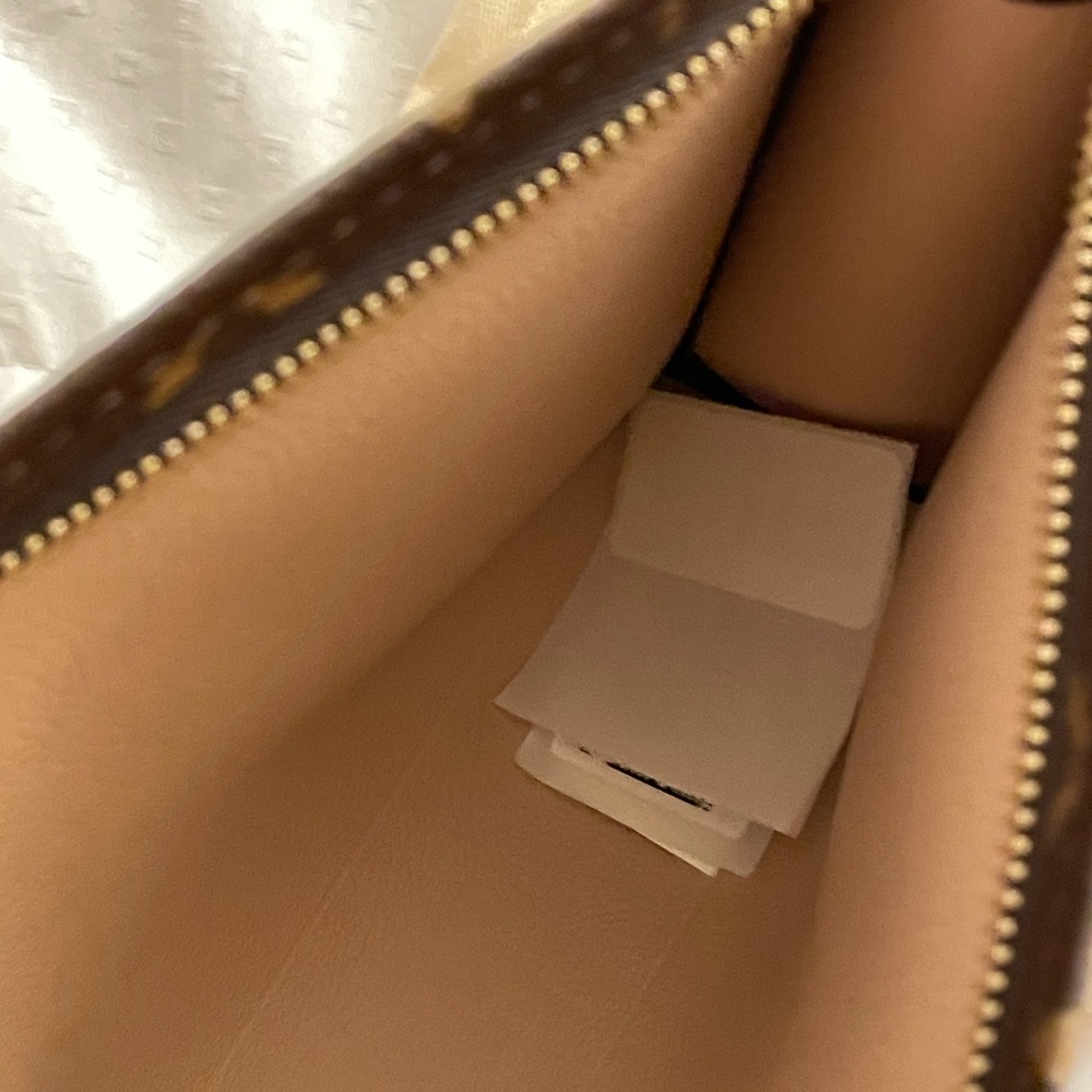 Louis Vuitton Toiletry 26 - Picture 7 of 8